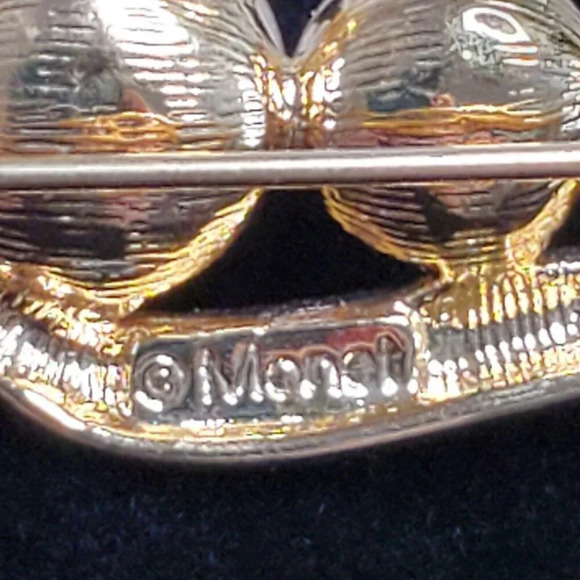 Vintage Monet Brooch Gold Tone Faux Pearl Bar Pin 2.5” Signed MONET - Picture 5 of 7